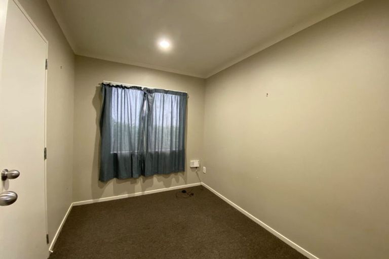 Photo of property in 9 Gallony Avenue, Massey, Auckland, 0614