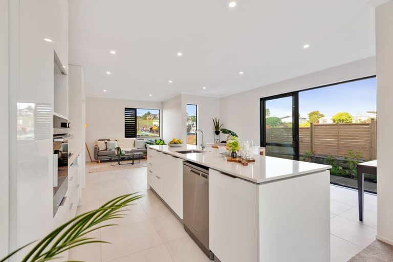 Photo of property in 28 Owen Chapman Drive, Red Beach, 0932