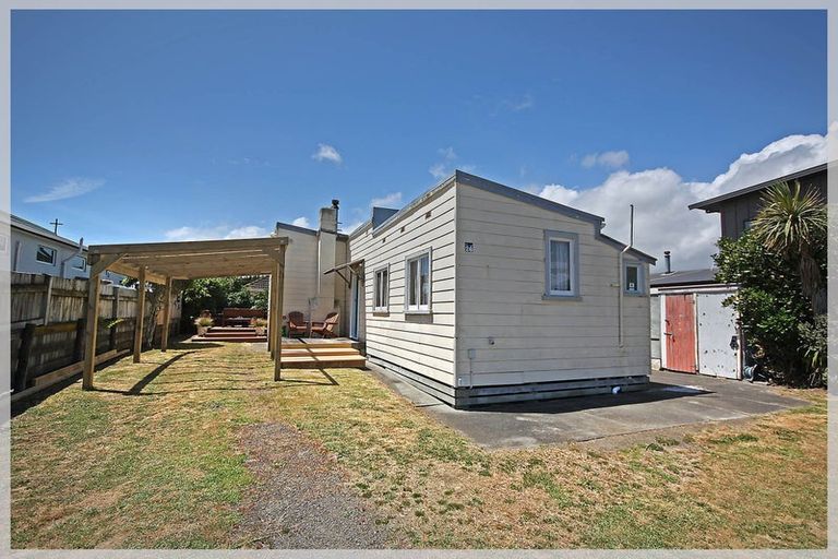 Photo of property in 26 Hall Place, Foxton Beach, Foxton, 4815