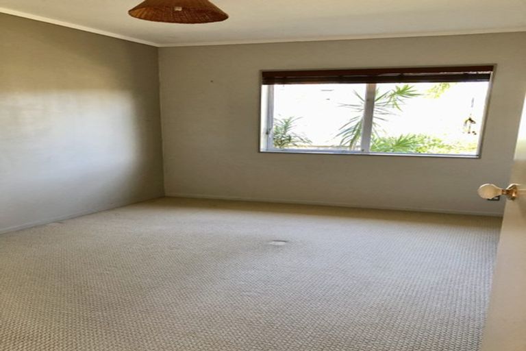 Photo of property in 6 Bass Street, West Harbour, Auckland, 0618
