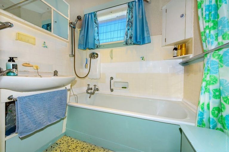 Photo of property in 36 Aorangi Road, Bryndwr, Christchurch, 8053