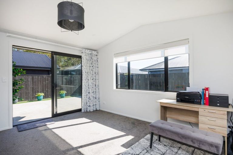 Photo of property in 6 Ivy Lane, Kelvin Grove, Palmerston North, 4414