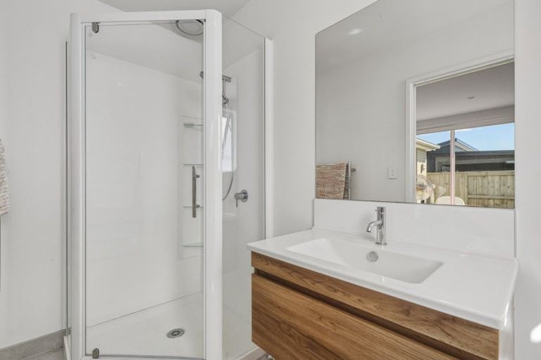 Photo of property in 8 Tauhinu Place, Papamoa, 3118