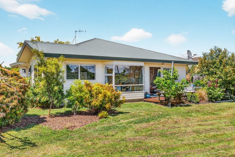 Photo of property in 2/35 Fairview Terrace, Waipahihi, Taupo, 3330