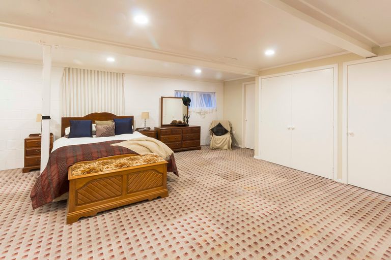 Photo of property in 87 Golf Road, New Lynn, Auckland, 0600