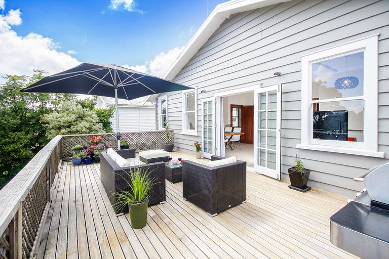Photo of property in 87 Golf Road, New Lynn, Auckland, 0600