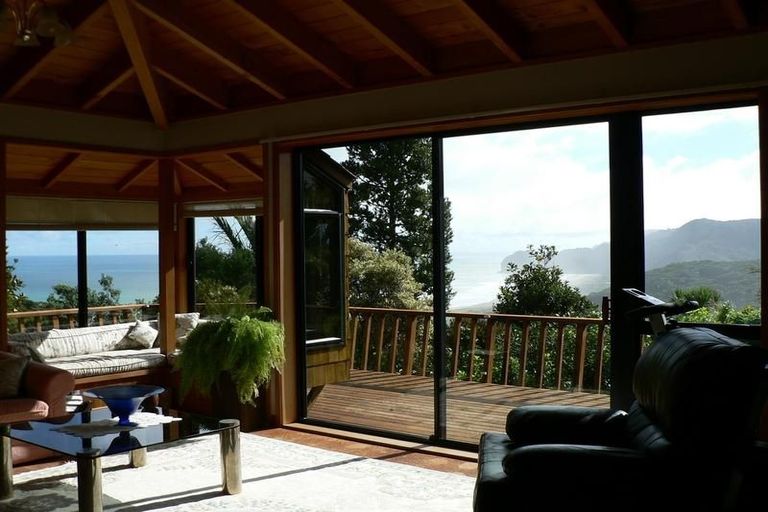 Photo of property in 18 Rayner Road, Piha, New Lynn, 0772