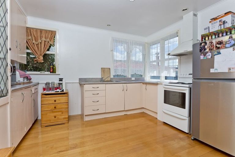 Photo of property in 10 Ribblesdale Road, Henderson, Auckland, 0612