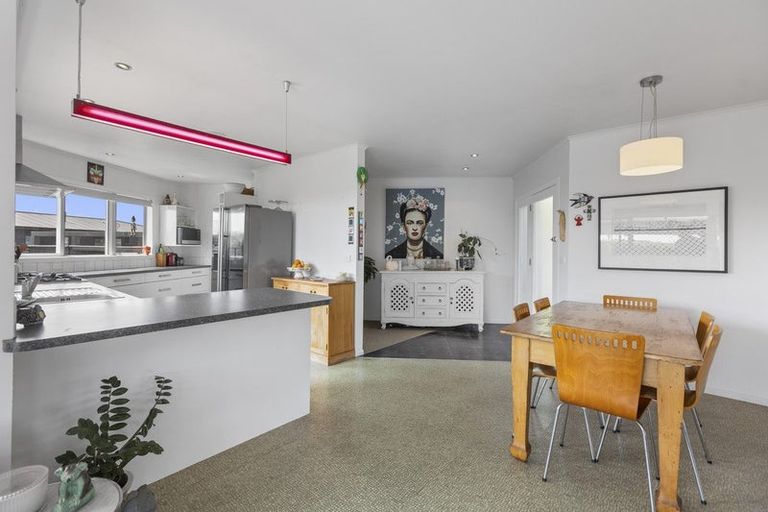 Photo of property in 8 Blenheim Place, Vogeltown, New Plymouth, 4310