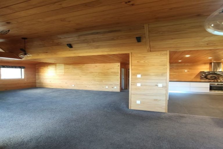Photo of property in 14c Domanski Crescent, Owhiro Bay, Wellington, 6023