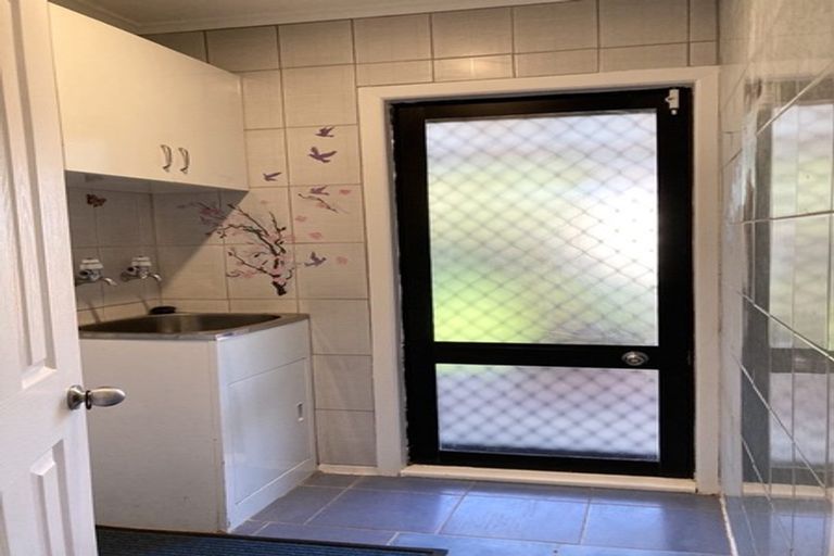 Photo of property in 14 Fairdene Avenue, Henderson, Auckland, 0610