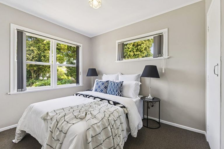 Photo of property in 61 Beechdale Crescent, Pakuranga Heights, Auckland, 2010