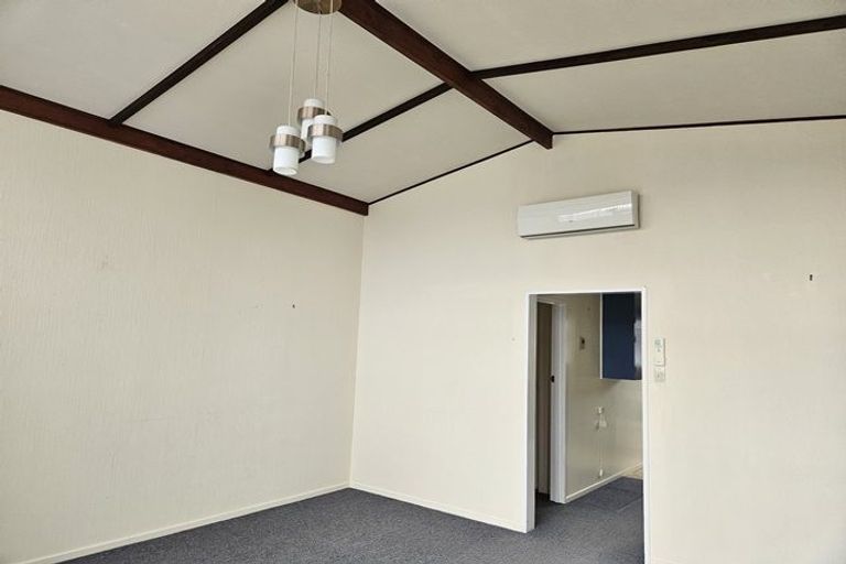 Photo of property in 2 Edwards Place, Terrace End, Palmerston North, 4410
