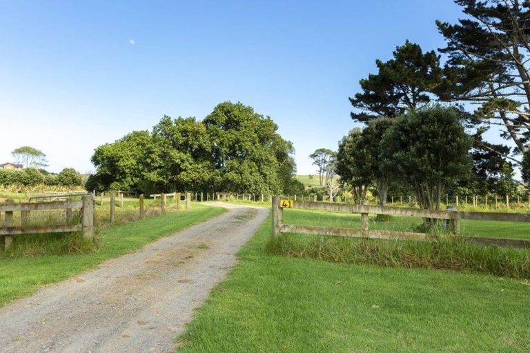 Photo of property in 41 Mcnaughten Road, Karioitahi, Waiuku, 2683