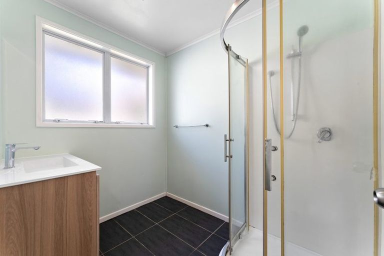 Photo of property in 34 Kingdale Road, Henderson, Auckland, 0610