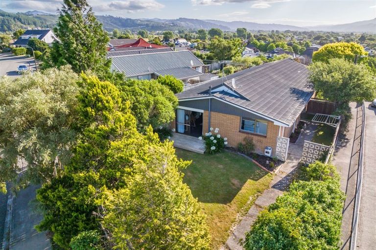 Photo of property in 21f1- Roband Crescent, Brown Owl, Upper Hutt, 5018