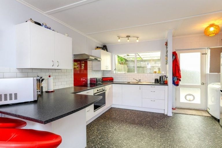 Photo of property in 48b Pitcairn Street, Oakura, 4314