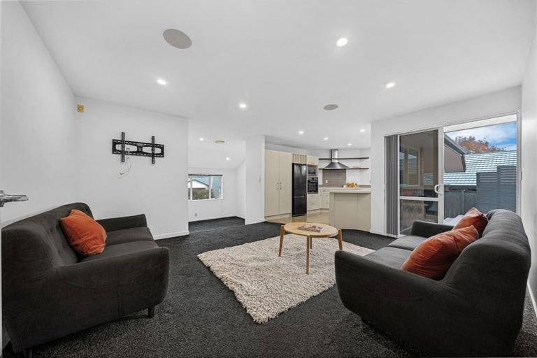Photo of property in 10 Sapperton Drive, Henderson, Auckland, 0612