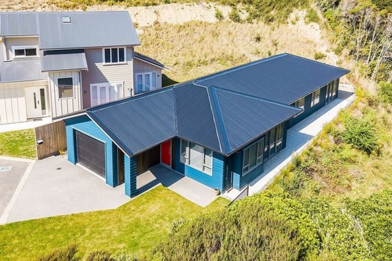 Photo of property in 7 Hull Place, Whitby, Porirua, 5024