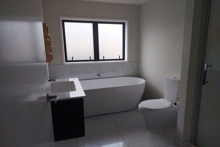 Photo of property in 8 Opouatu Avenue, Glenbrook, 2681