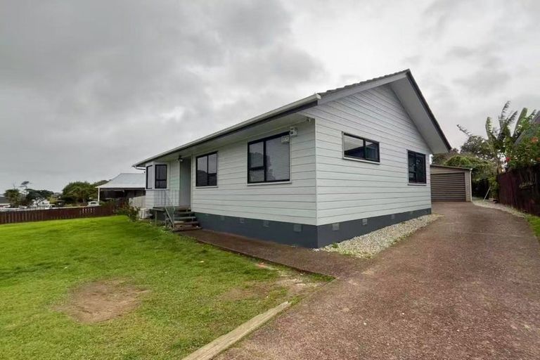 Photo of property in 3 Rukumoana Place, Clendon Park, Auckland, 2103