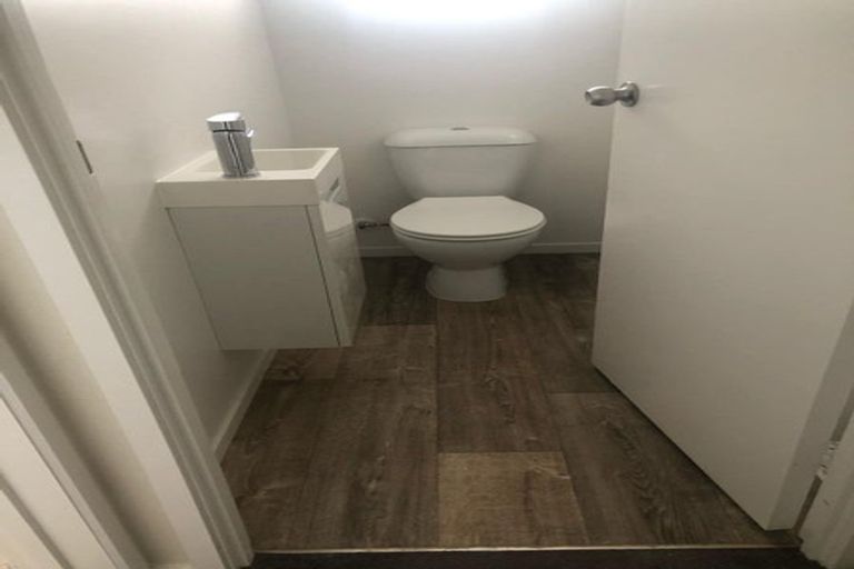 Photo of property in 43 Girrahween Drive, Totara Vale, Auckland, 0629