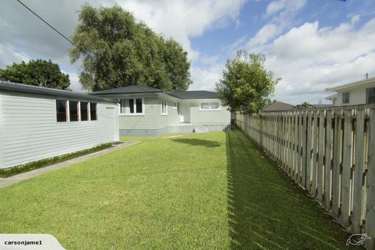 Photo of property in 2 Hikurangi Street, Te Atatu Peninsula, Auckland, 0610