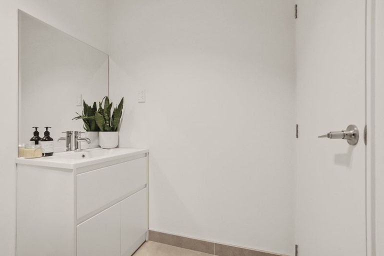 Photo of property in 3 Kaman Seasprite Road, Hobsonville, Auckland, 0616