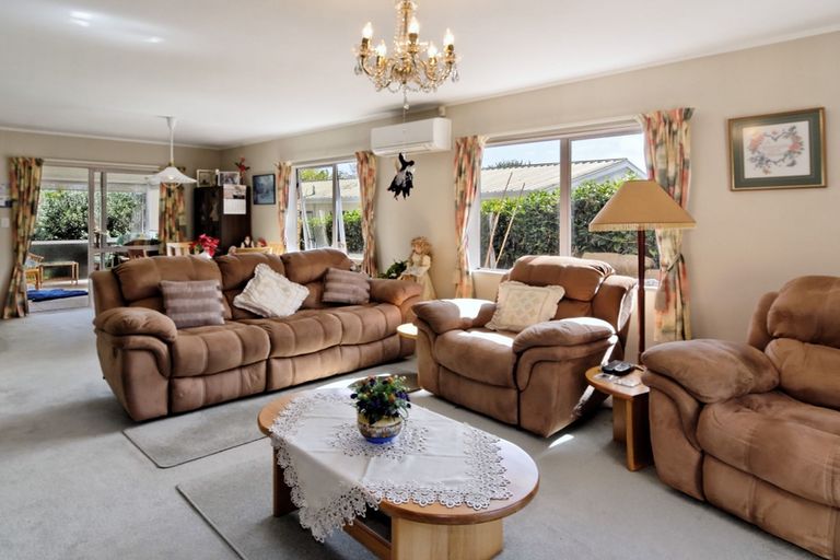 Photo of property in 4 Davern Lane, New Lynn, Auckland, 0600