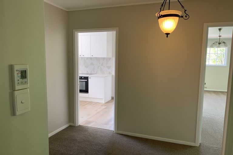Photo of property in 1 Miltonia Avenue, Te Atatu South, Auckland, 0610