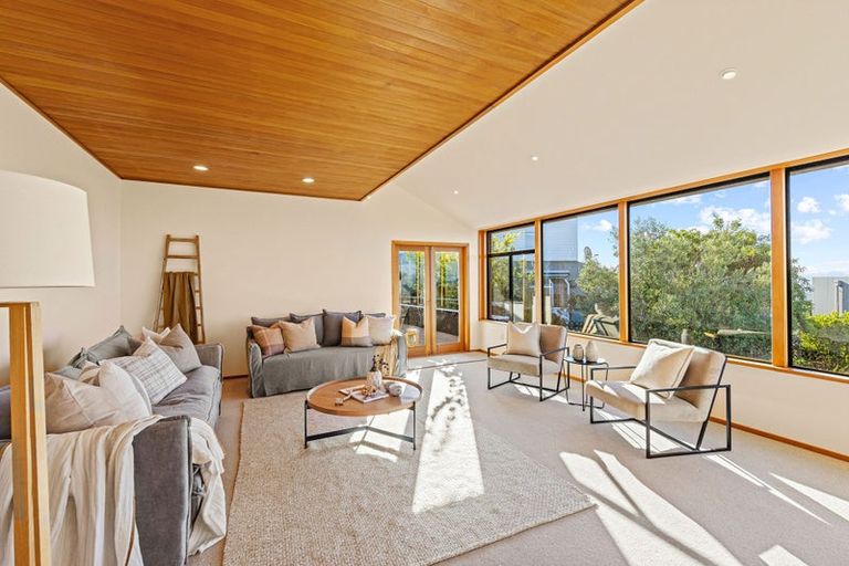 Photo of property in 10 Luxton Place, Mount Pleasant, Christchurch, 8081