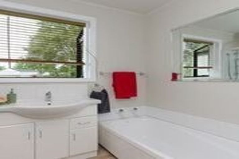 Photo of property in 36 Mcmaster Street, Greytown, 5712