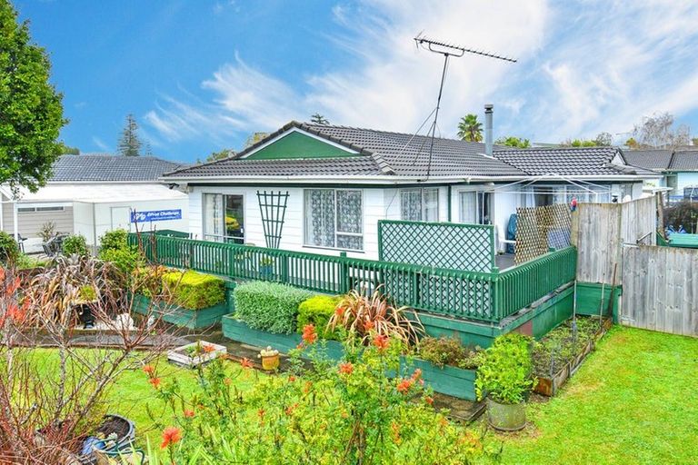 Photo of property in 13 Lipton Grove, Opaheke, Papakura, 2113