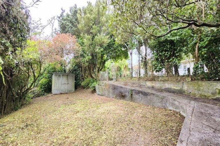 Photo of property in 8 Spenmoor Street, Newlands, Wellington, 6037