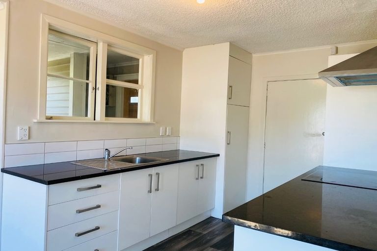 Photo of property in 72 Mckenzie Road, Mangere Bridge, Auckland, 2022