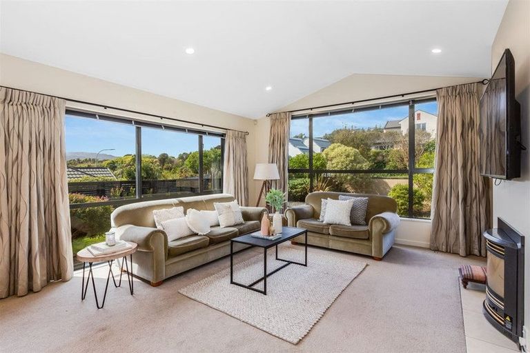 Photo of property in 28 Navigation Drive, Whitby, Porirua, 5024