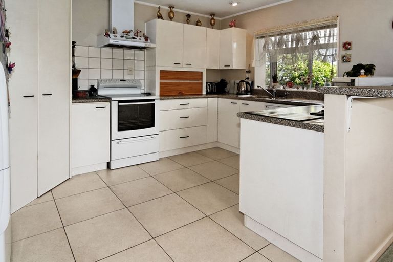 Photo of property in 4 Davern Lane, New Lynn, Auckland, 0600