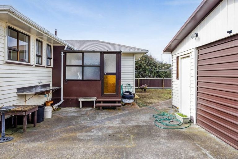 Photo of property in 27 Pacey Avenue, Hawera, 4610