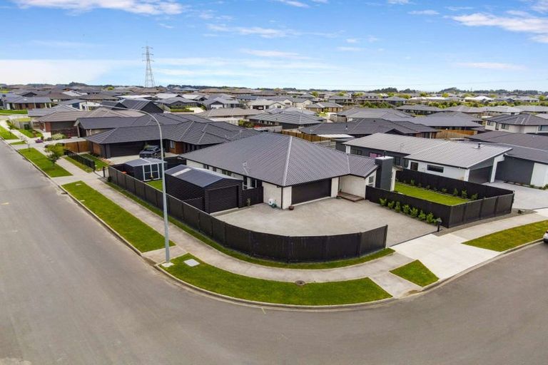 Photo of property in 1 Corsica Court, Fitzherbert, Palmerston North, 4410