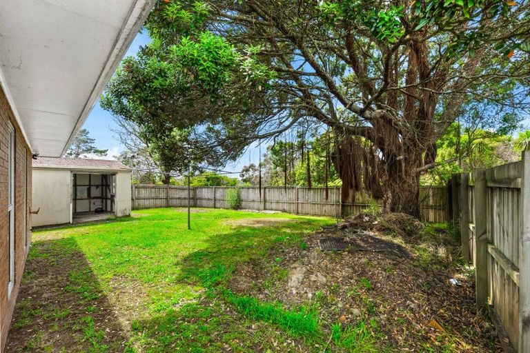 Photo of property in 15 Kopi Place, Massey, Auckland, 0614
