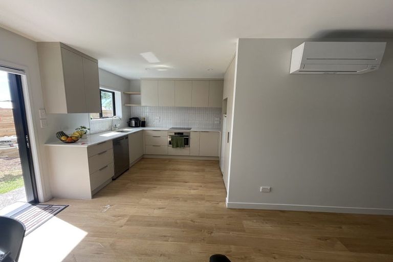 Photo of property in 2/12 Beechwood Road, Rothesay Bay, Auckland, 0630