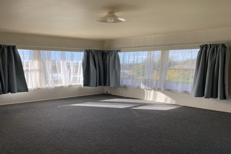 Photo of property in 36a Ayton Drive, Totara Vale, Auckland, 0629