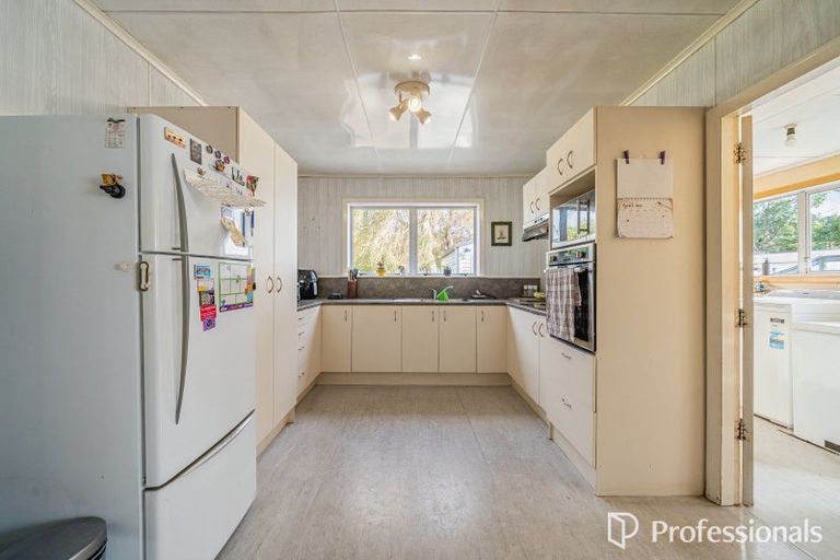 Photo of property in 33 Wellington Road, Wainuiomata, Lower Hutt, 5014