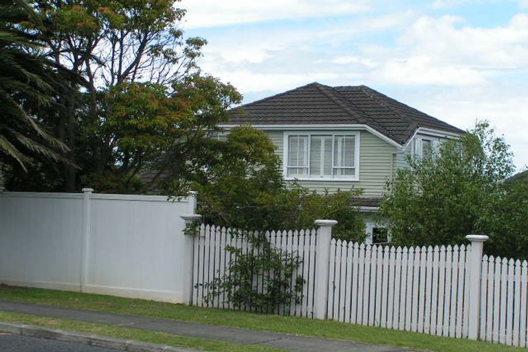 Photo of property in 2/28 Onepoto Road, Hauraki, Auckland, 0622