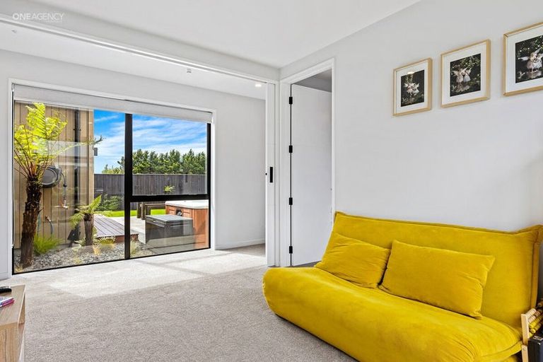 Photo of property in 12 Oakville Close, Rangiora, 7400