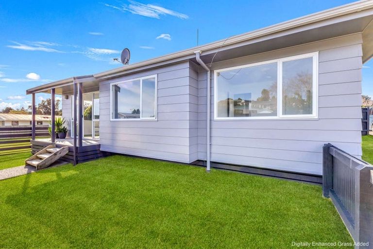 Photo of property in 1/58 Riversdale Drive, Merrilands, New Plymouth, 4312