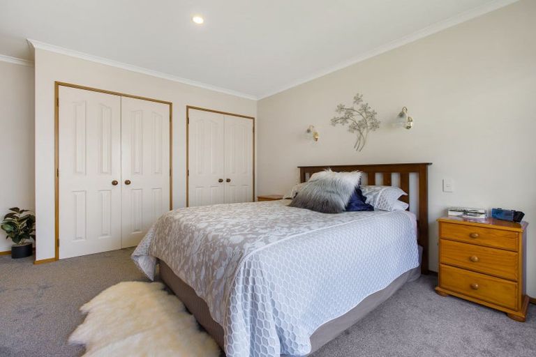 Photo of property in 18 Karamu Street, Te Atatu Peninsula, Auckland, 0610