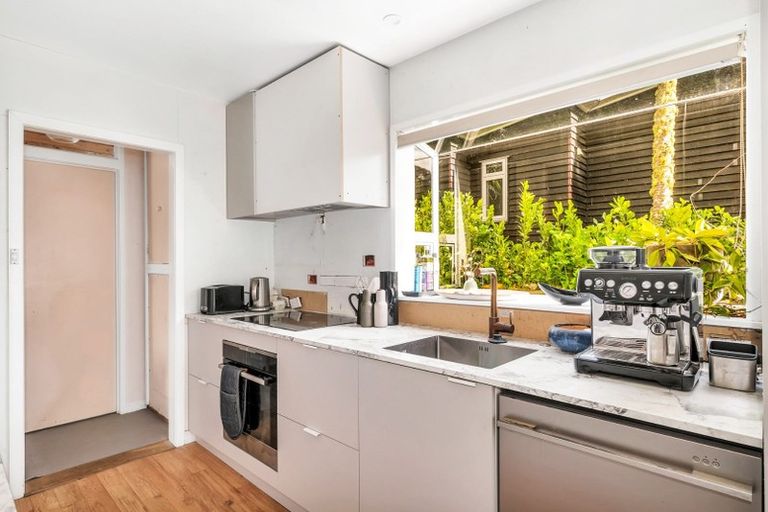 Photo of property in 16 Mahoe Road, Titirangi, Auckland, 0604