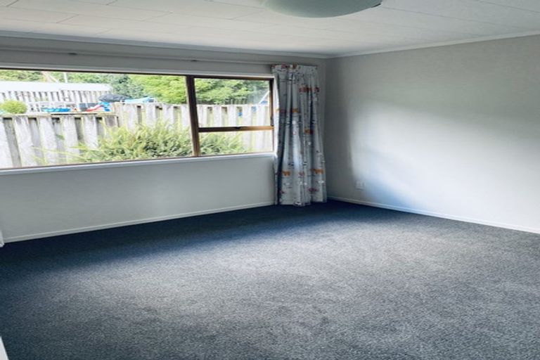 Photo of property in 23 Gibbs Crescent, Red Hill, Papakura, 2110