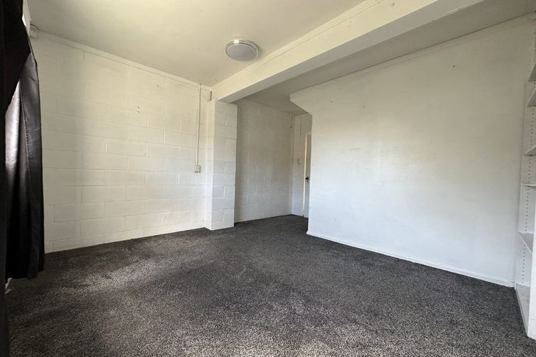 Photo of property in 5 Sherwood Avenue, Te Atatu South, Auckland, 0610